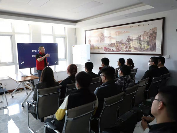 公司销售部举行4月份大战启动会