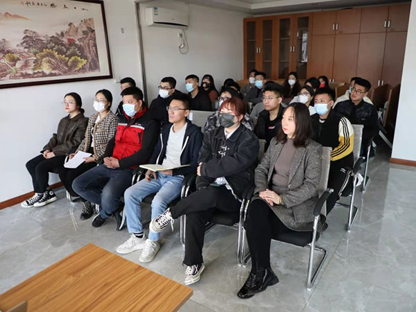 公司销售部举行4月份大战启动会