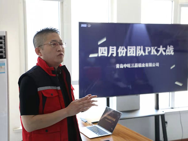 公司销售部举行4月份大战启动会
